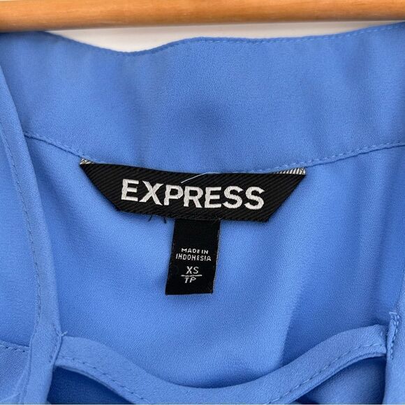 Express periwinkle blue cold shoulder button front blouse size xsmall - Picture 6 of 7